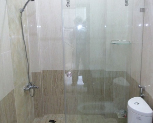 Cửa kính ngăn phòng tắm 
