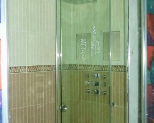 Cửa kính ngăn phòng tắm 