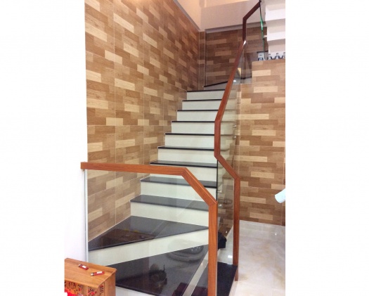 Cầu thang kính không trụ