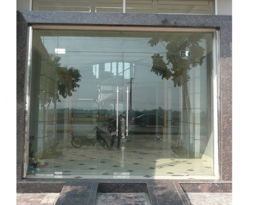 Cửa kính cường lưc mở